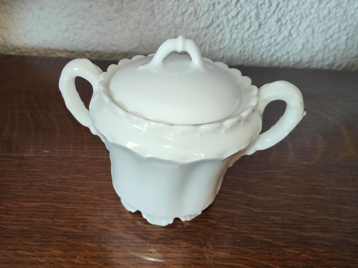 Limoges porcelain coffee maker in Haviland, white milk pot and sugar bowl decorated with leaves