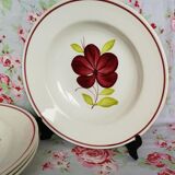 4 assiettes creuses anciennes, modèle "Géraldine" fleurs rouges et vertes