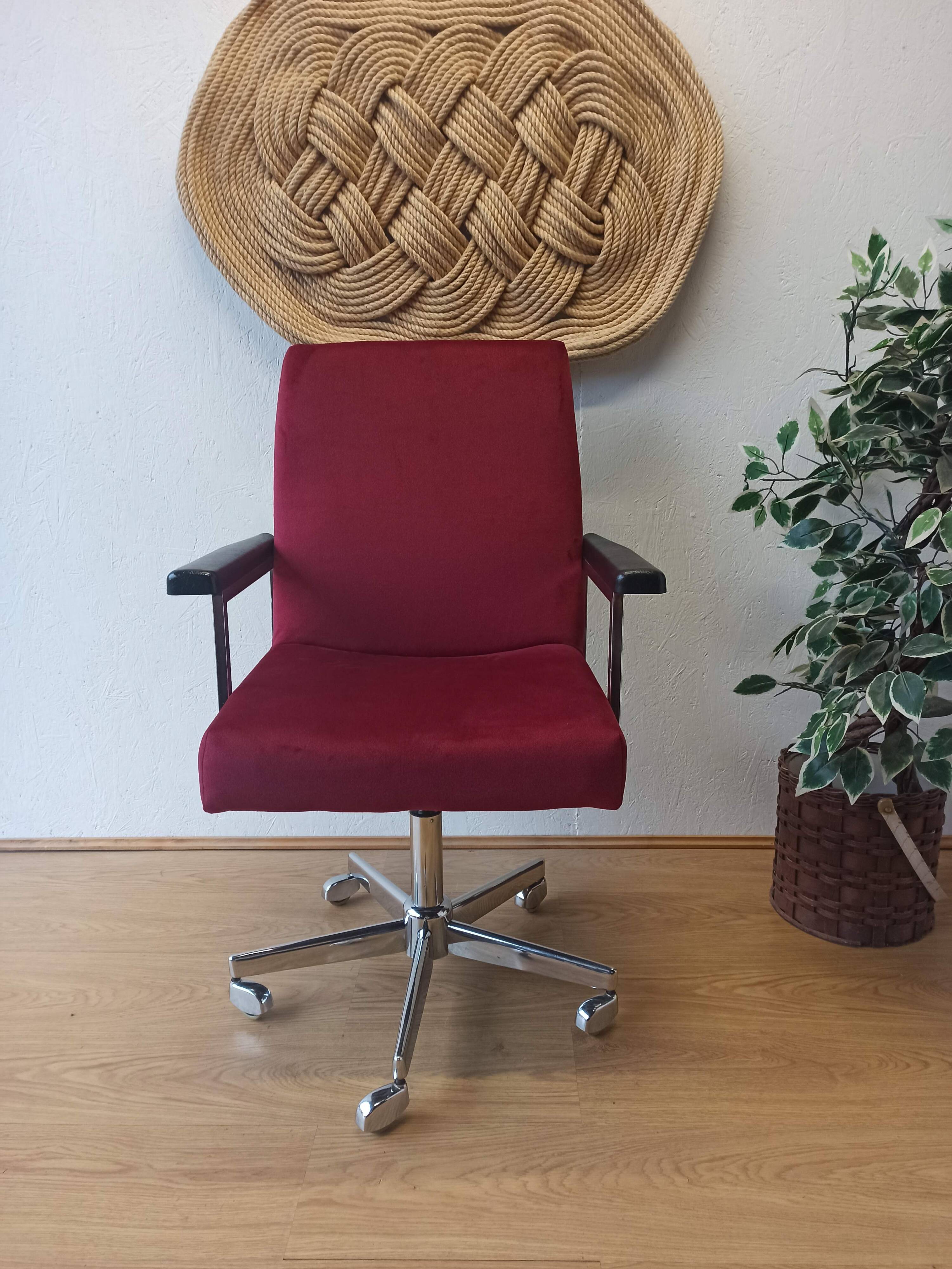 Unique cabinet swivel armchair from the 1960 .