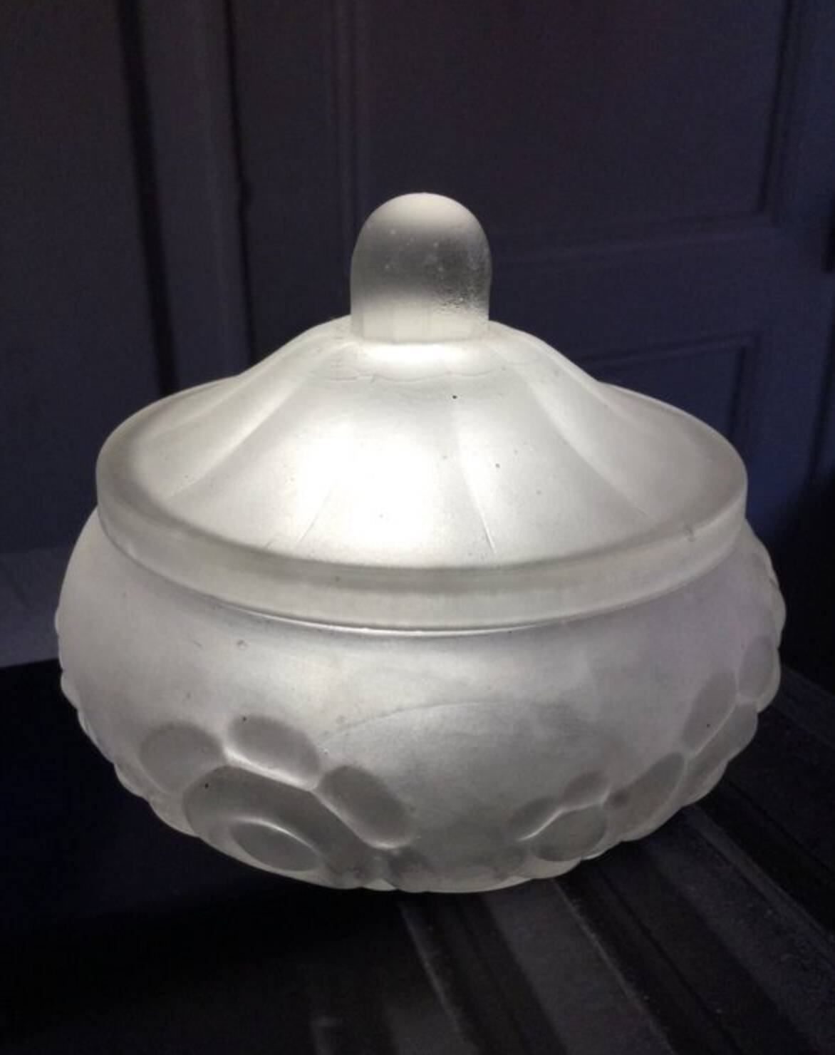 Art deco molded glass candy box / powder box - kr