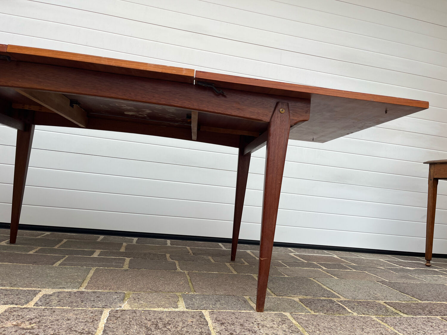Scandinavian style extendable table