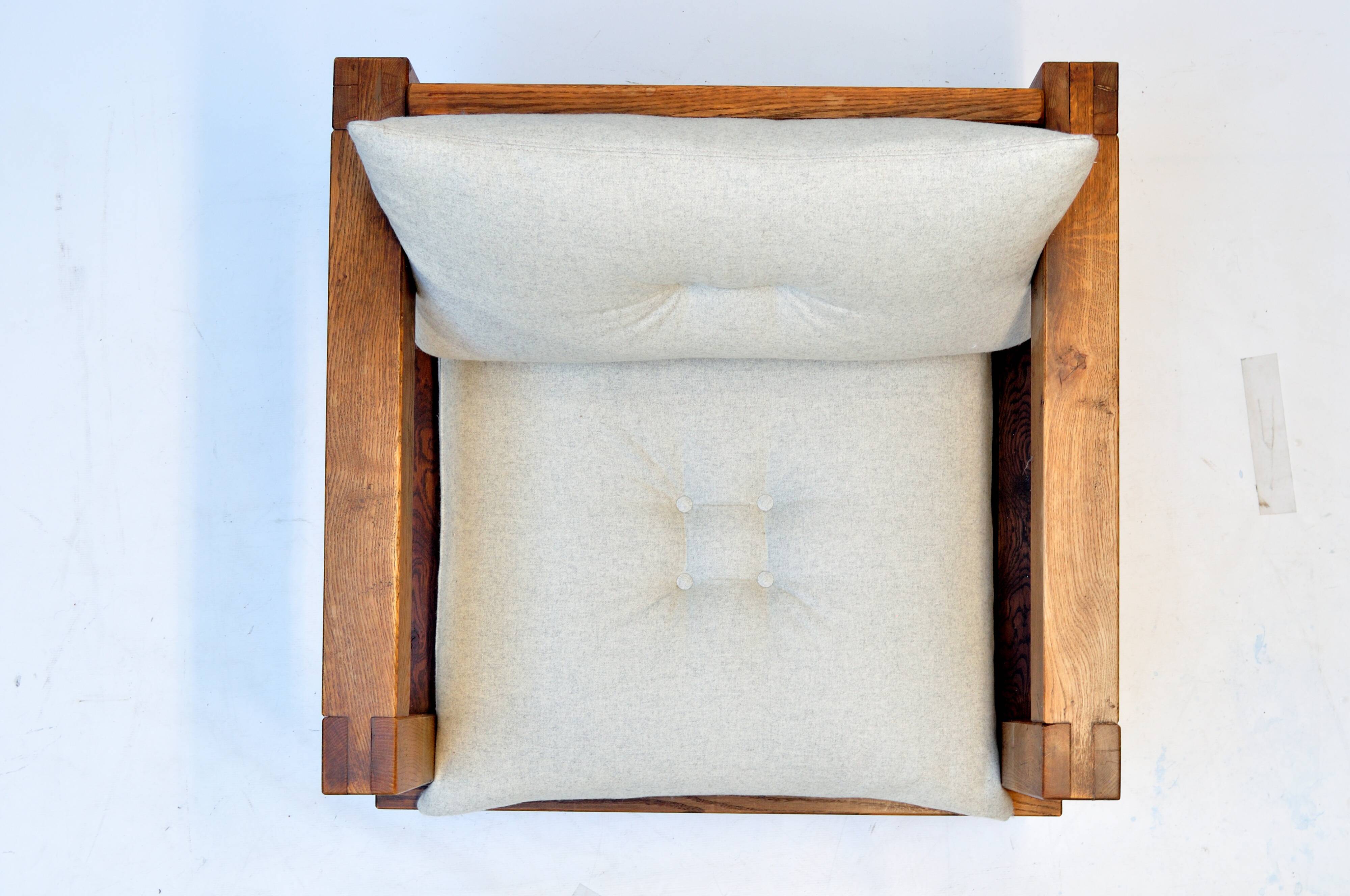 Fauteuil en chêne massif — reconstruit en 100 % laine vierge