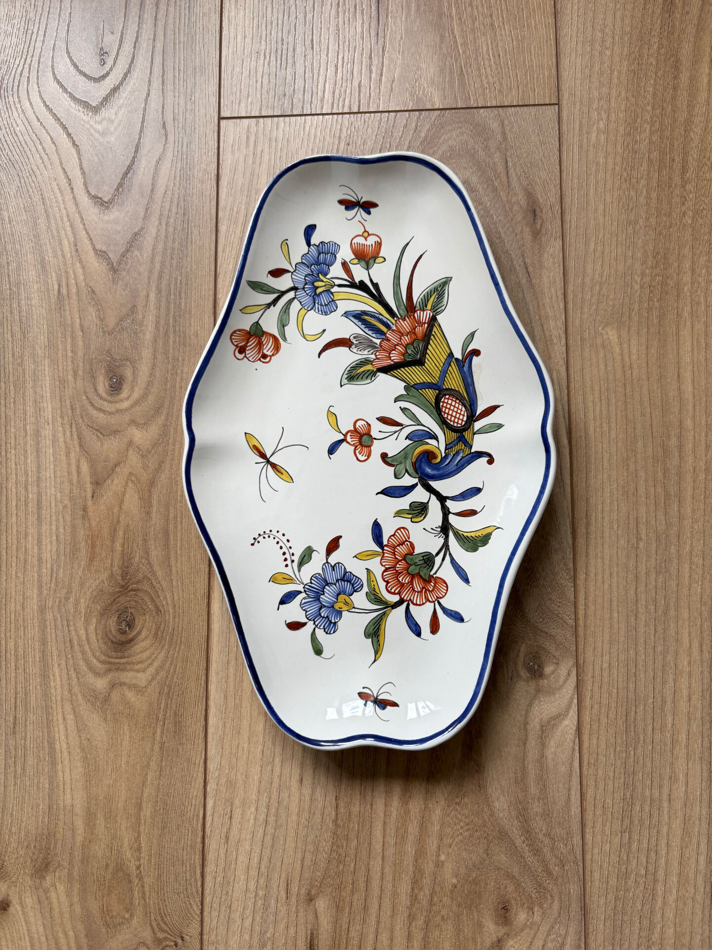 Antique serving dish in faience from Desvres - Signed Géo Martel - Decoration