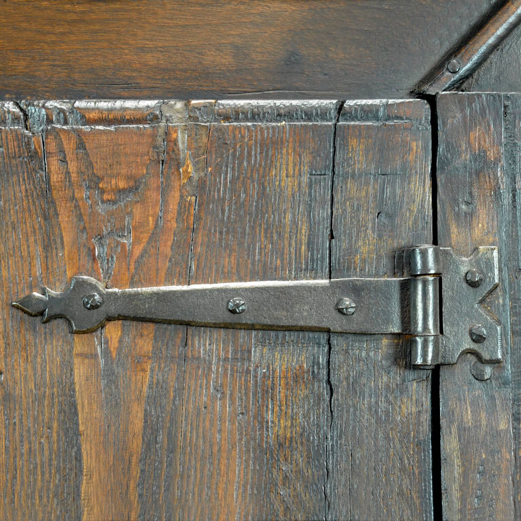 Cabinet en chêne espagnol, vers 1800