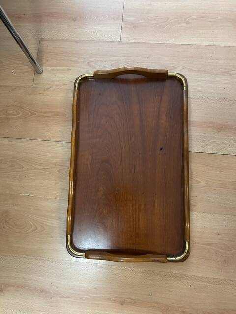 Grand rectangular serving platter in wood and brass from the 1960s