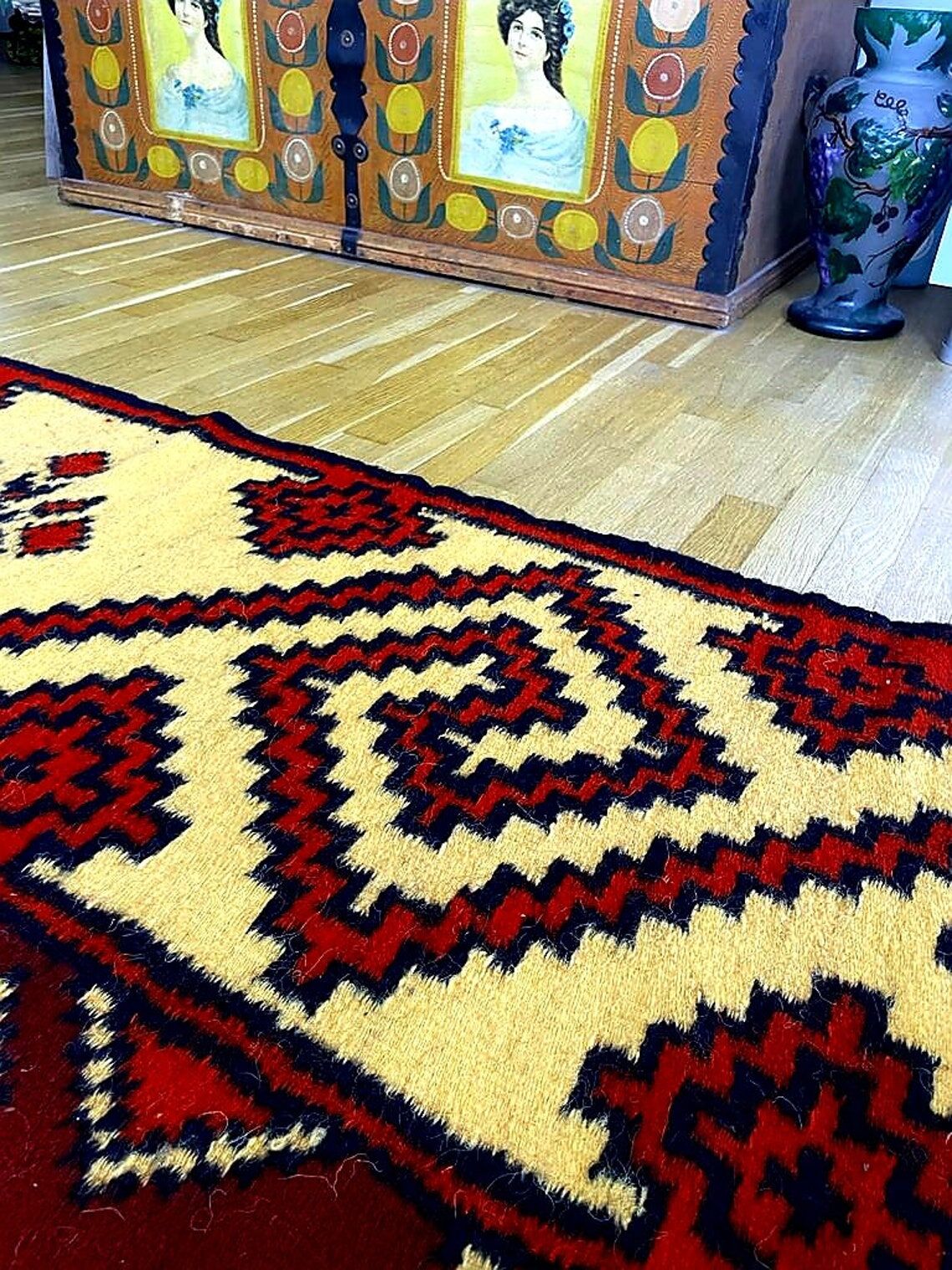 Tapis roumain tissé à la main en laine design géométrique marron et jaune 246x163cm