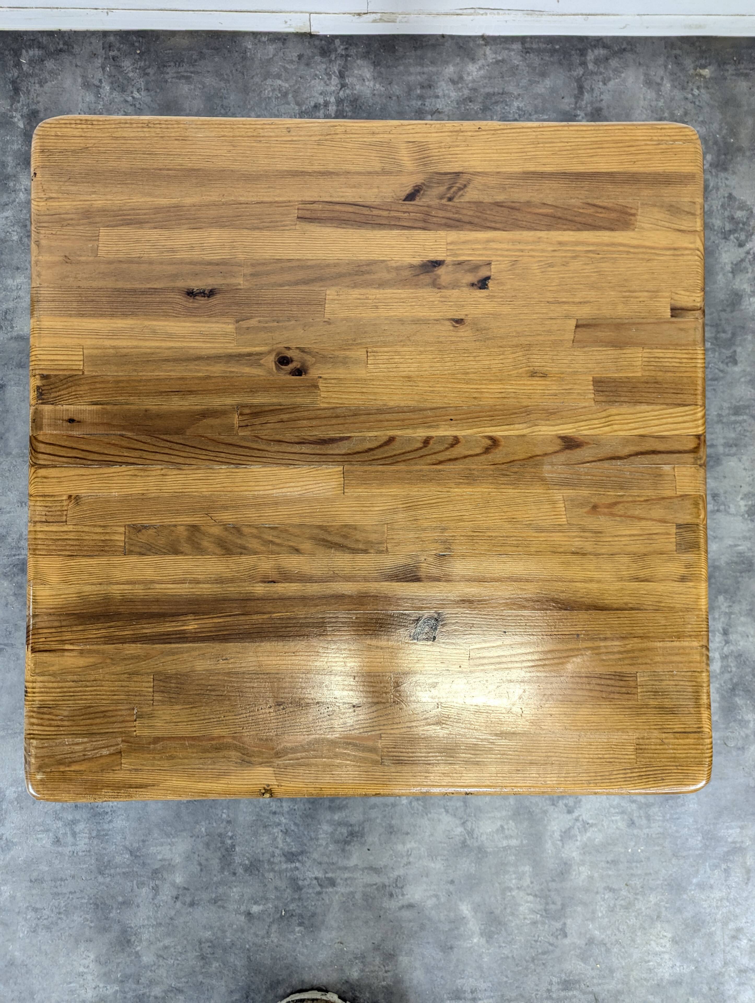 Table basse en pin