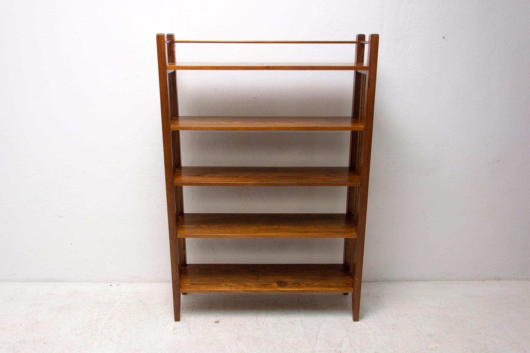 Larch wood bookcase, 1970´s, Czechoslovakia