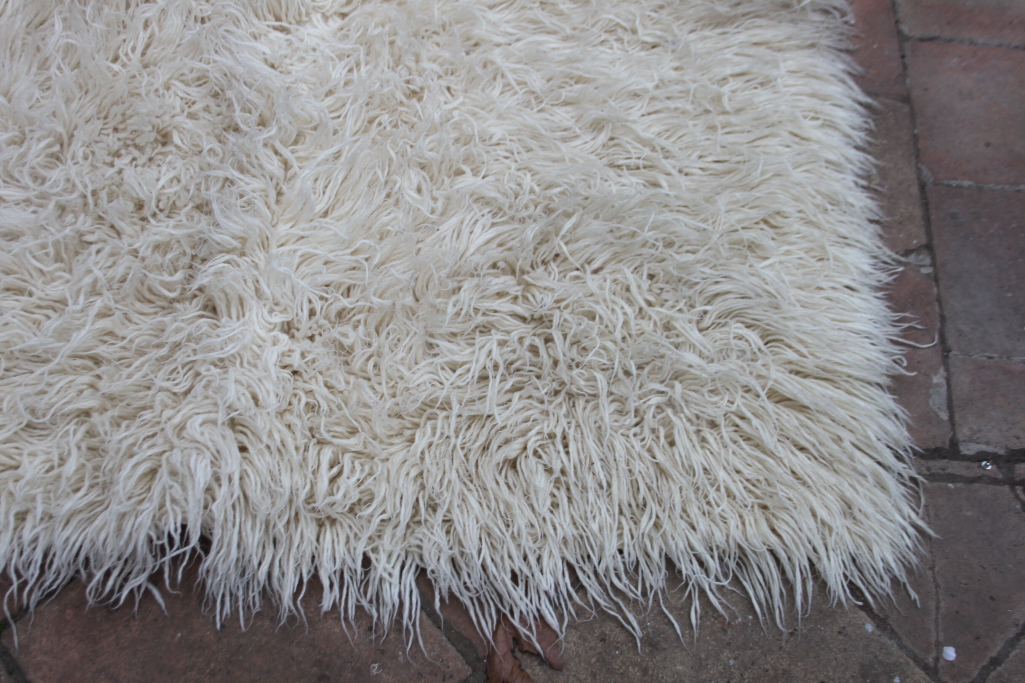 Wool rug 190 x 180 cm