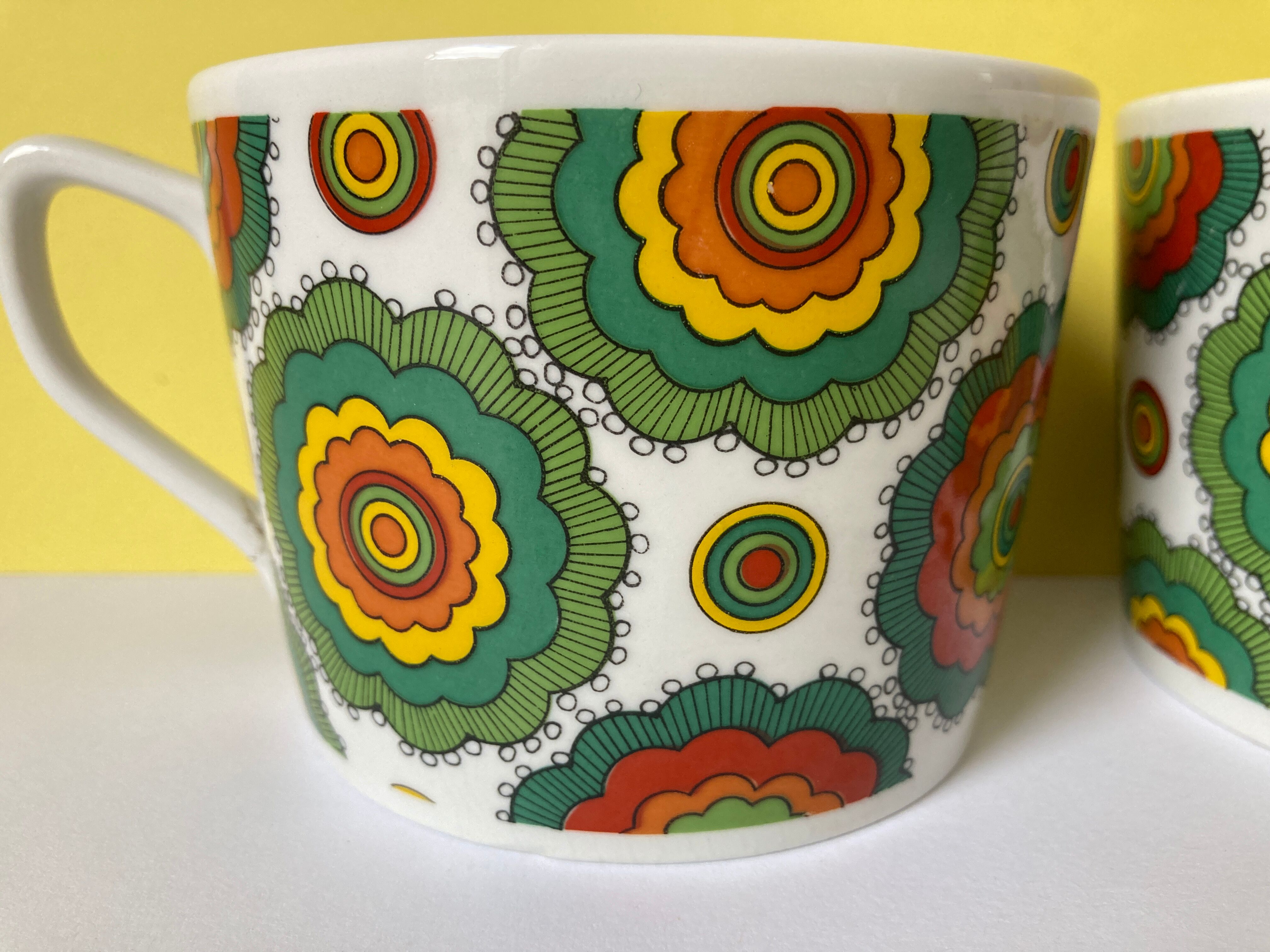 Set of 2 porcelain cups