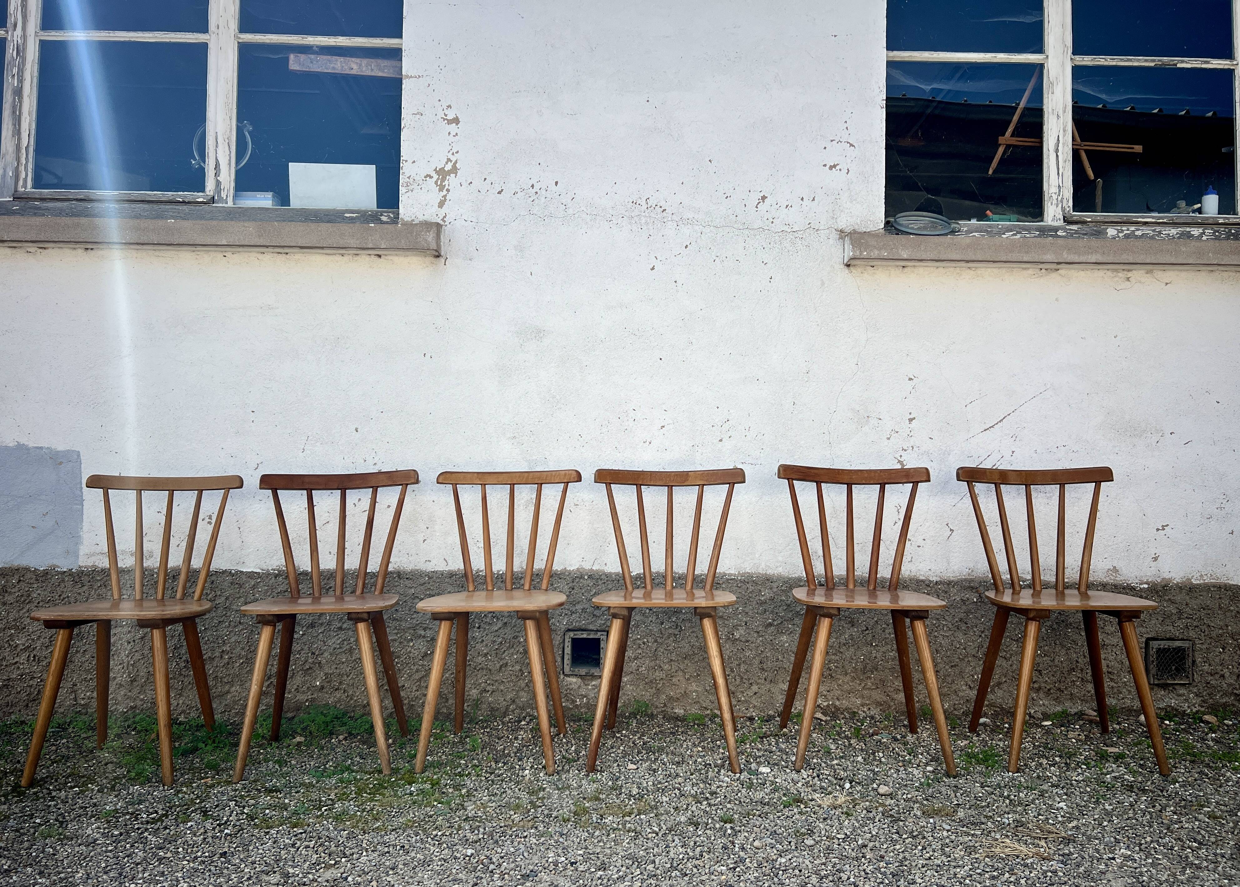 Set of 6 vintage bistro chairs – Warm stained wood – Compass legs