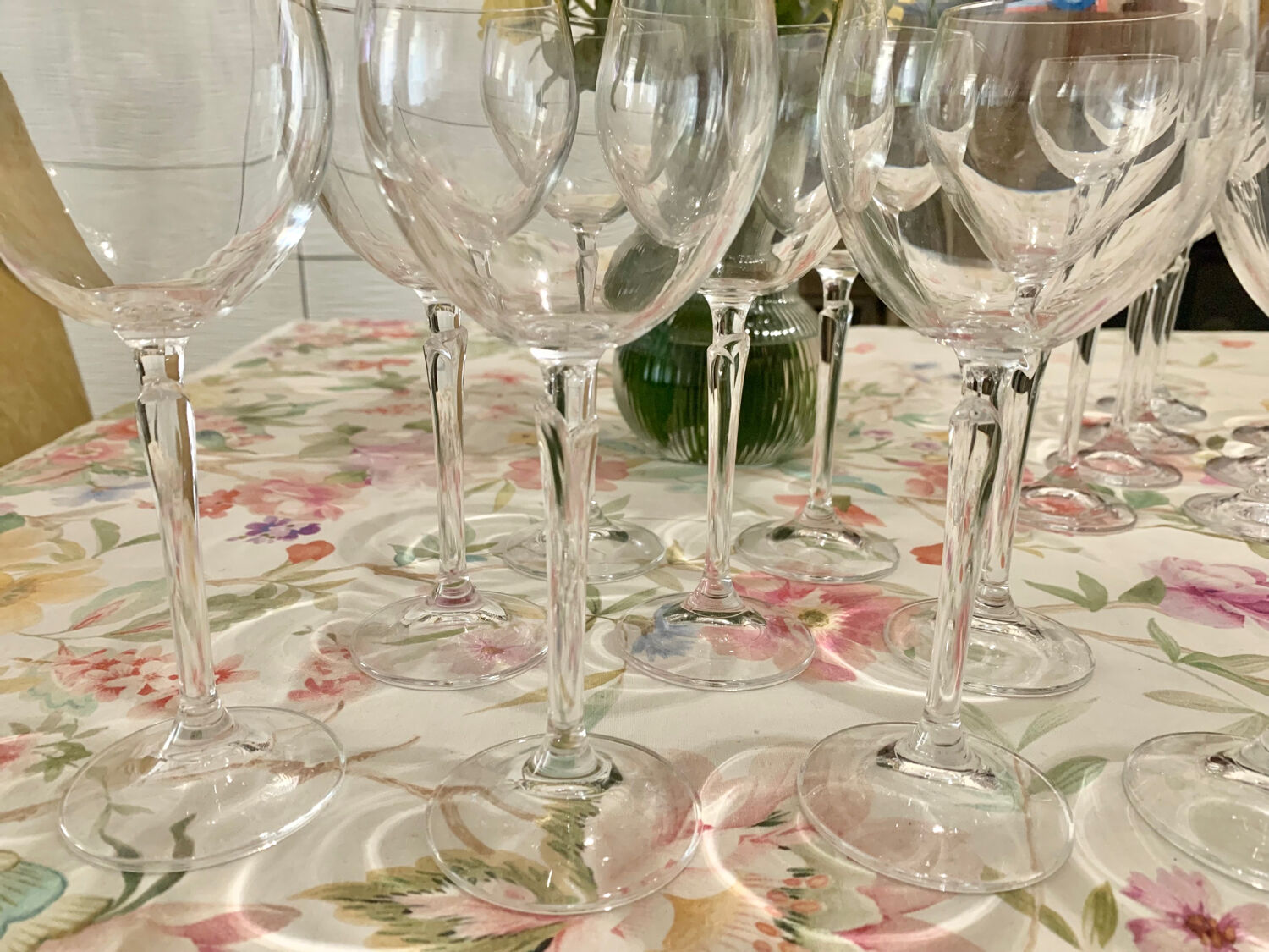 Crystal wine glasses (bud-shaped foot)