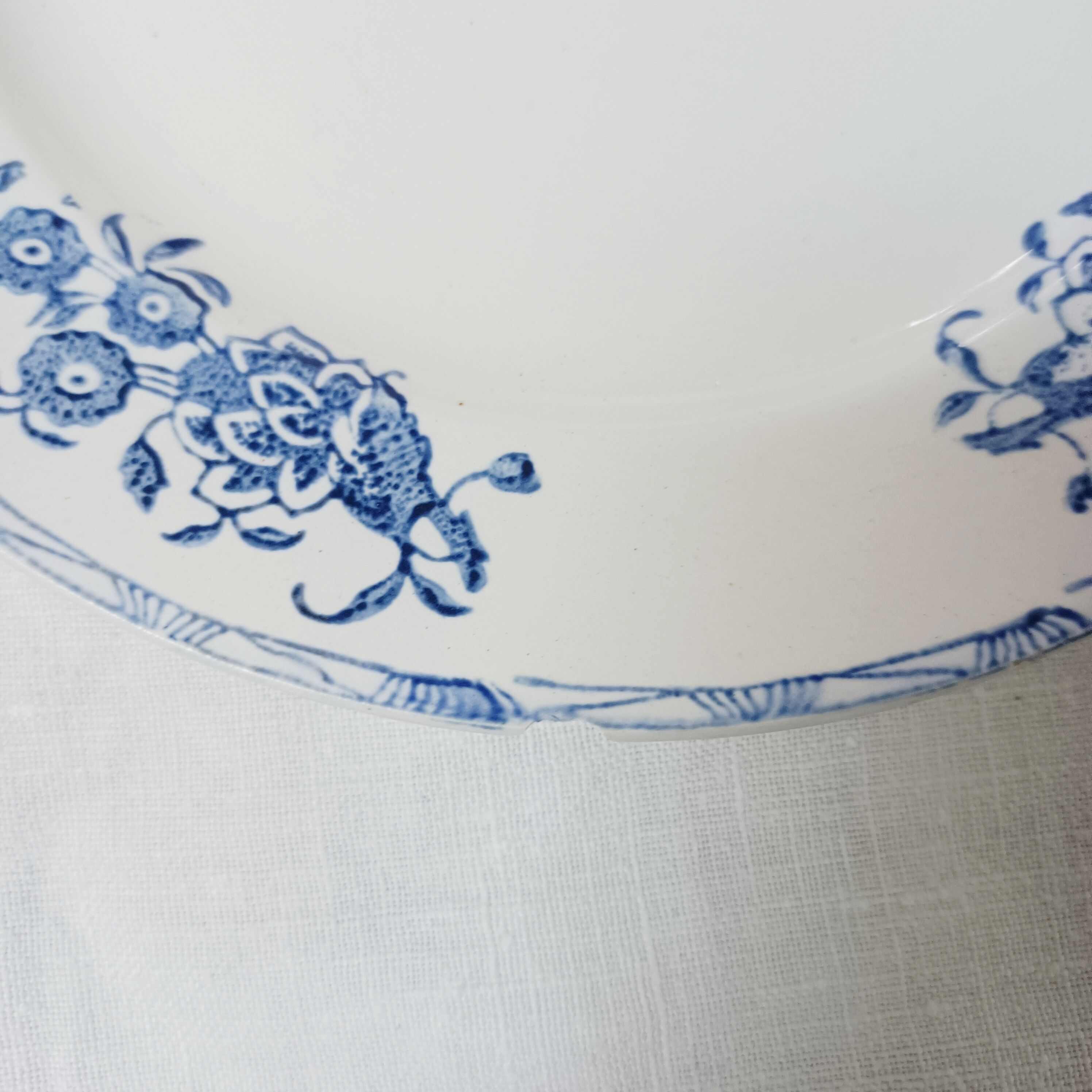 Set of 10 dessert plates, Saint-Amand, iron land, blue flowers