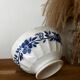 Bol ancien en faïence à décor de fleurs bleues