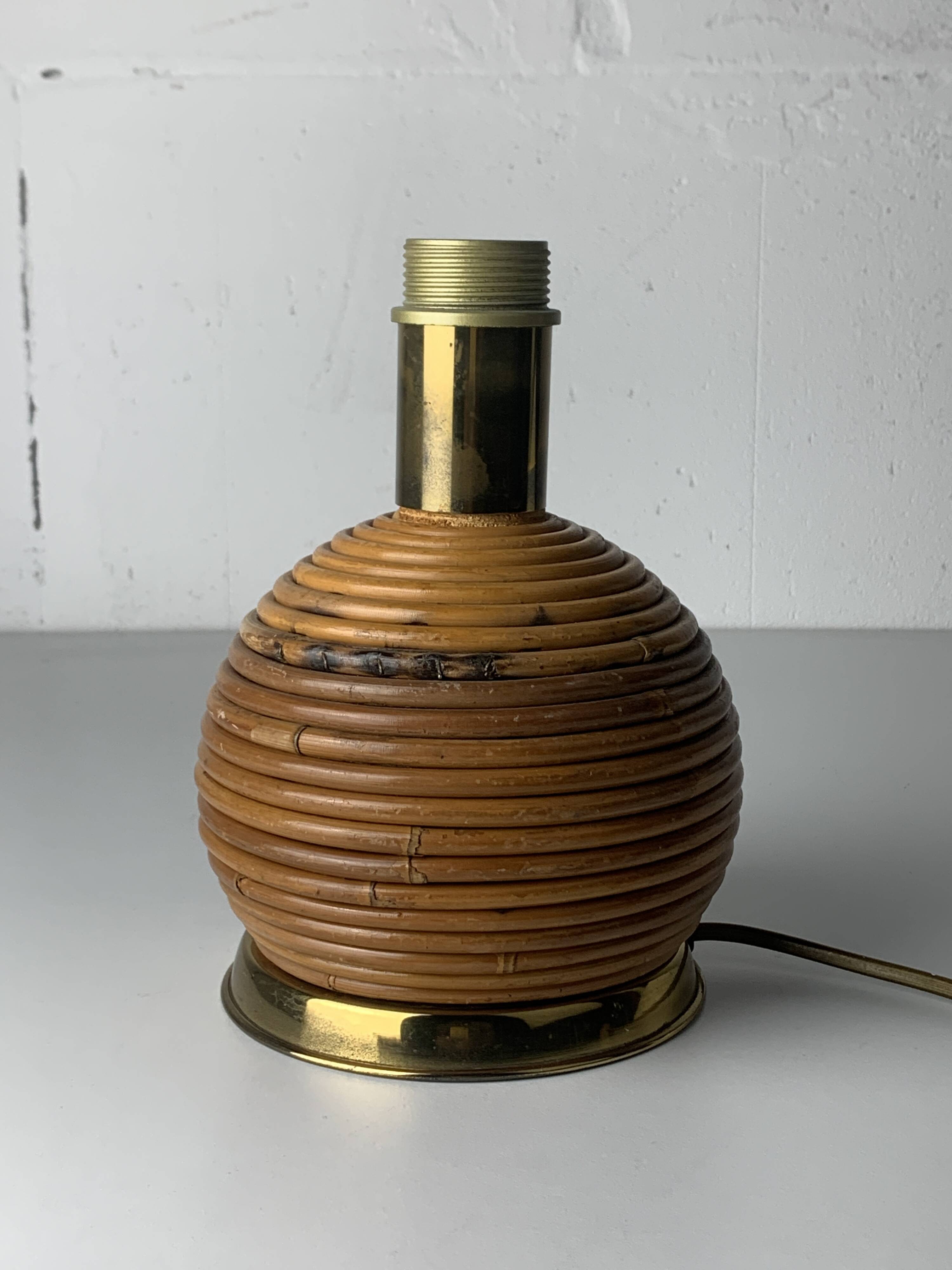 Lampe de table en rotin, bambou et laiton, Italie années 1970