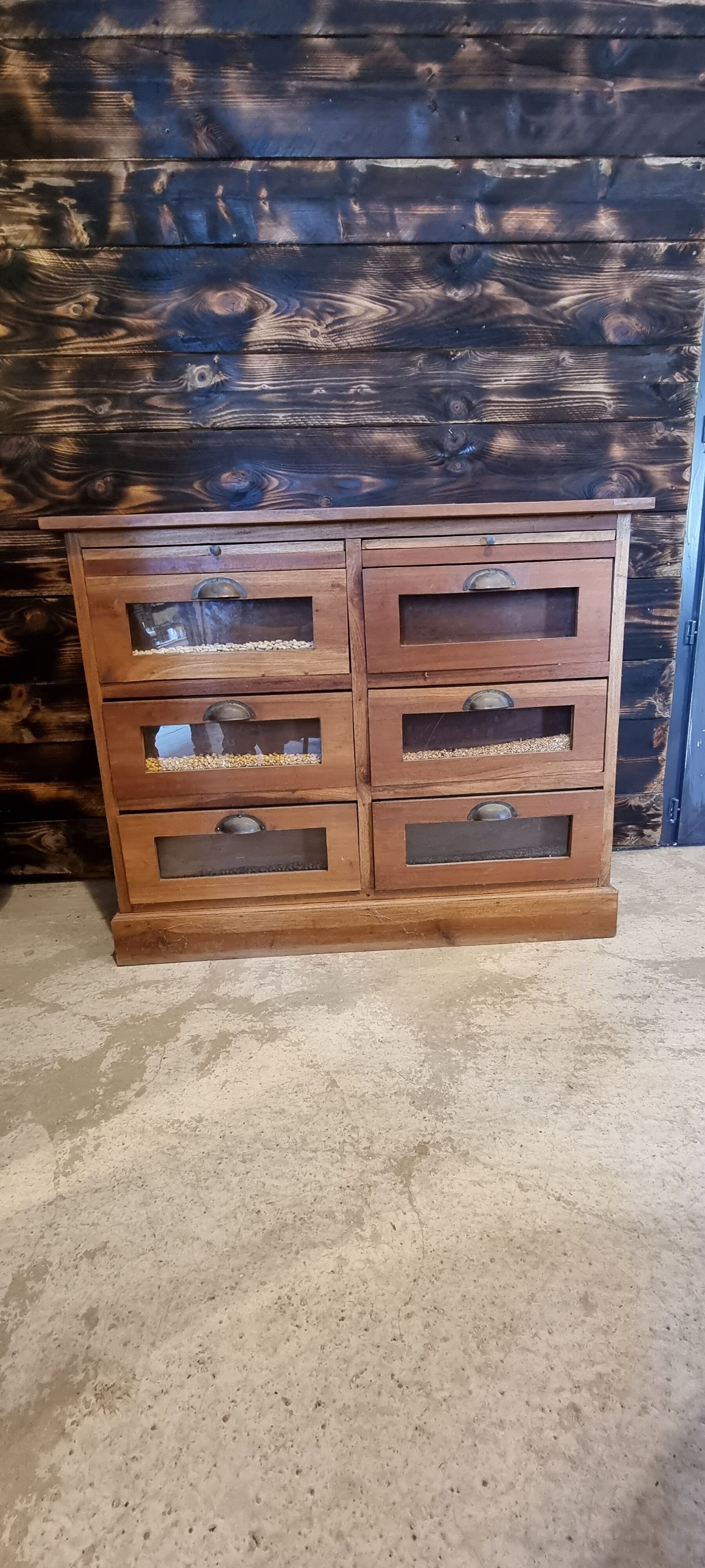 Meuble by trade (grain maker)