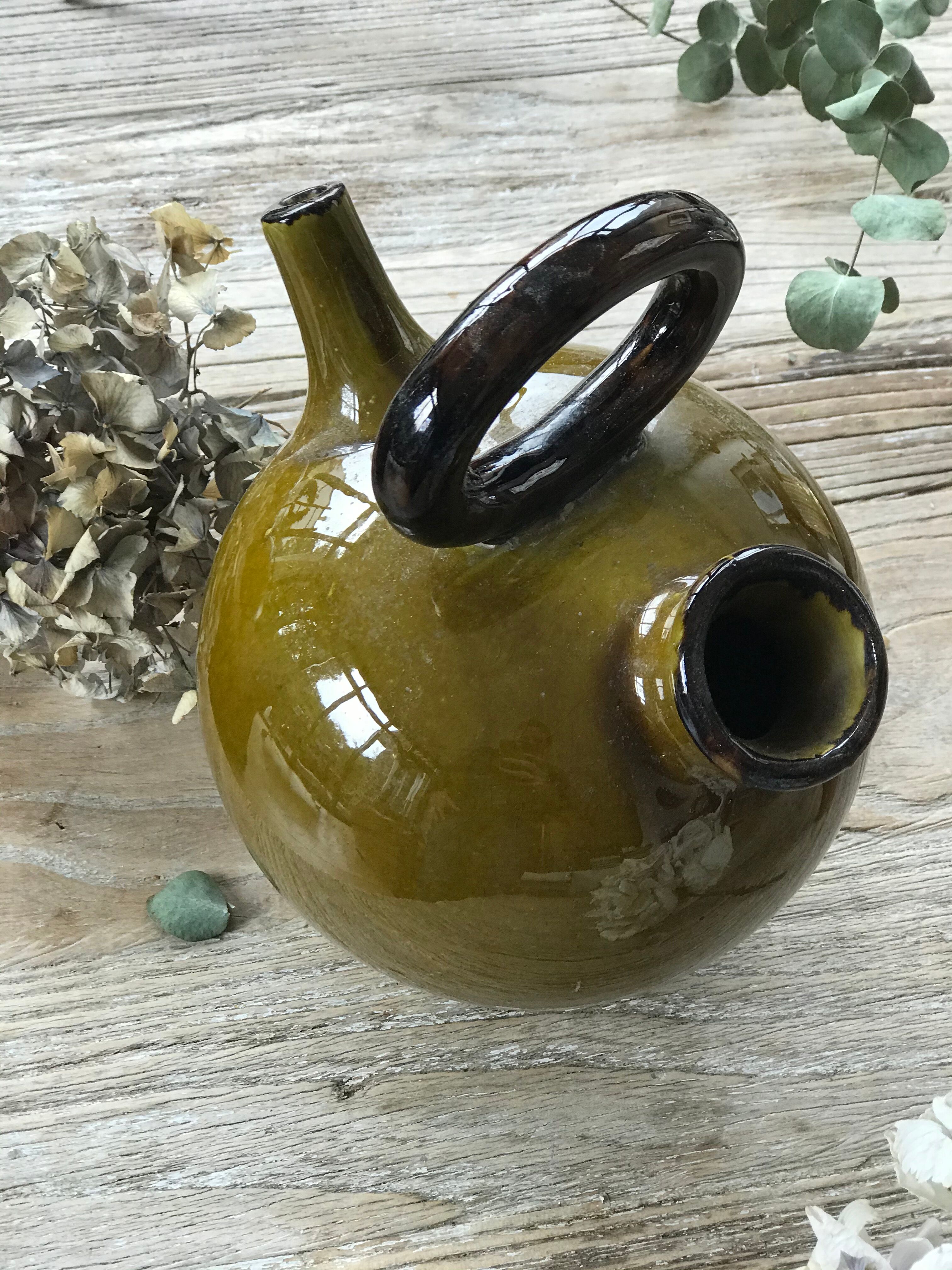 Double-neck ceramic jug