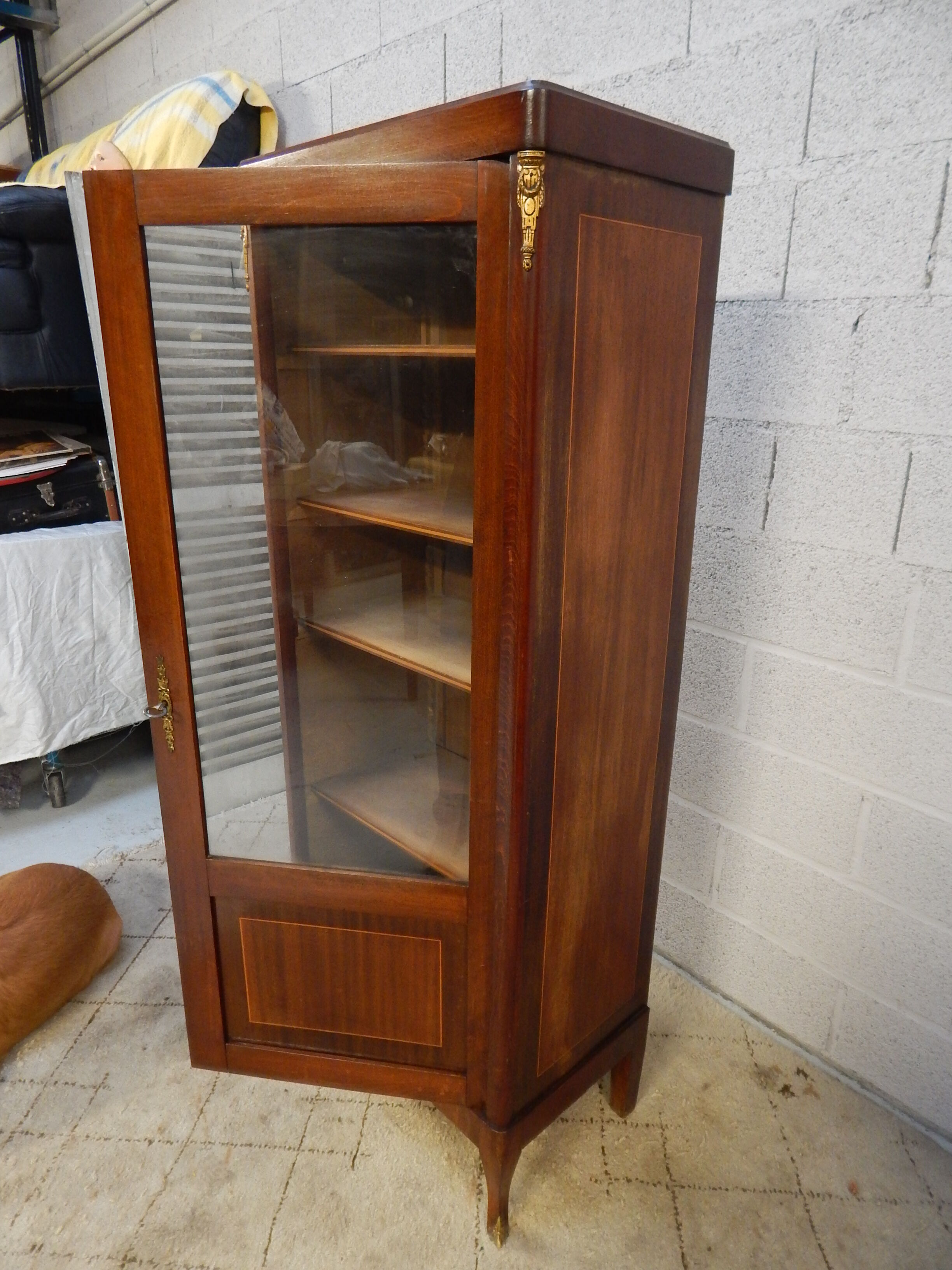 Vitrine bibliothèque ancienne