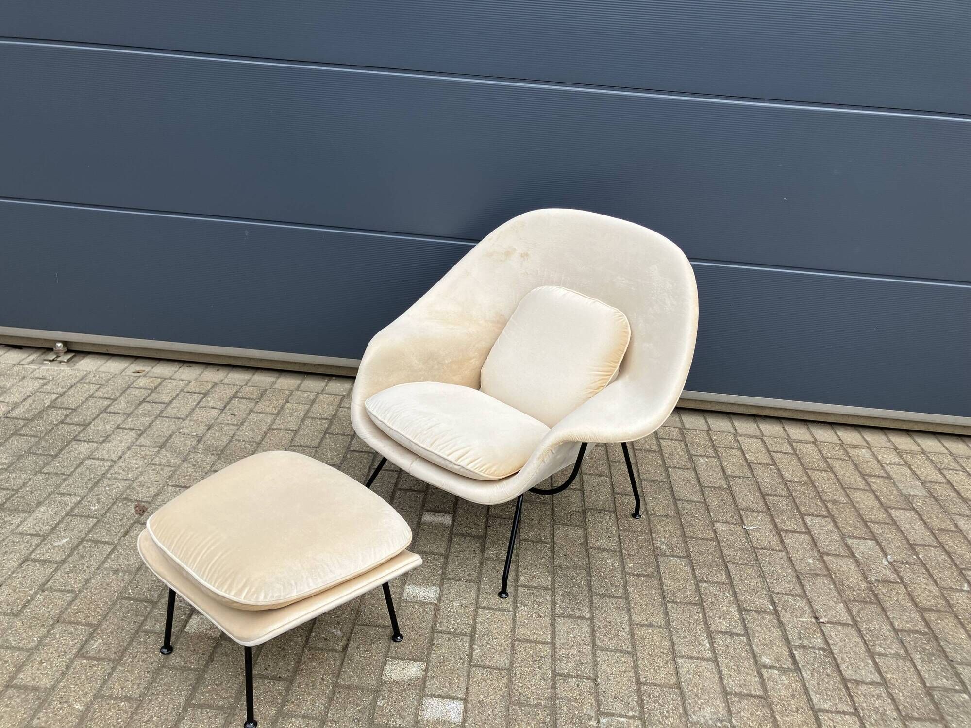 Knoll Womb chair + ottoman Eero Saarinen Beige Sand color, perfect condition!