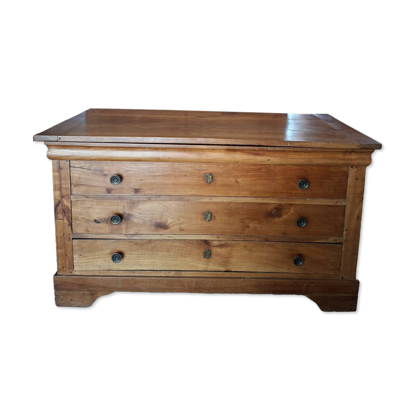 Louis Philippe 19th-century chest of drawers in solid walnut.