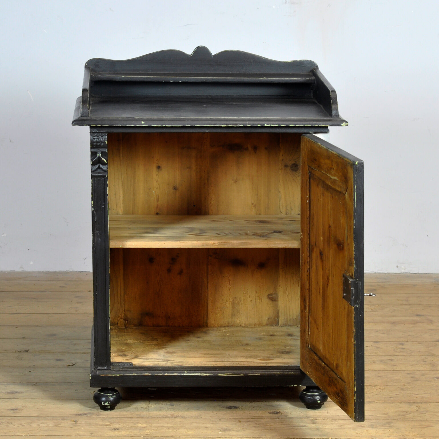 Armoire en pin, vers 1900