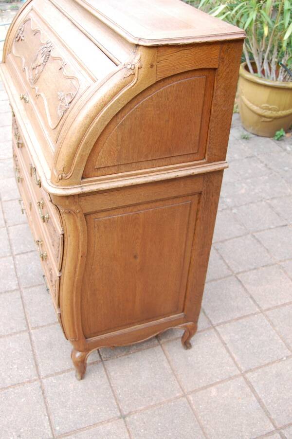 cylinder desk from the Louis XV period in oak, late 18th century