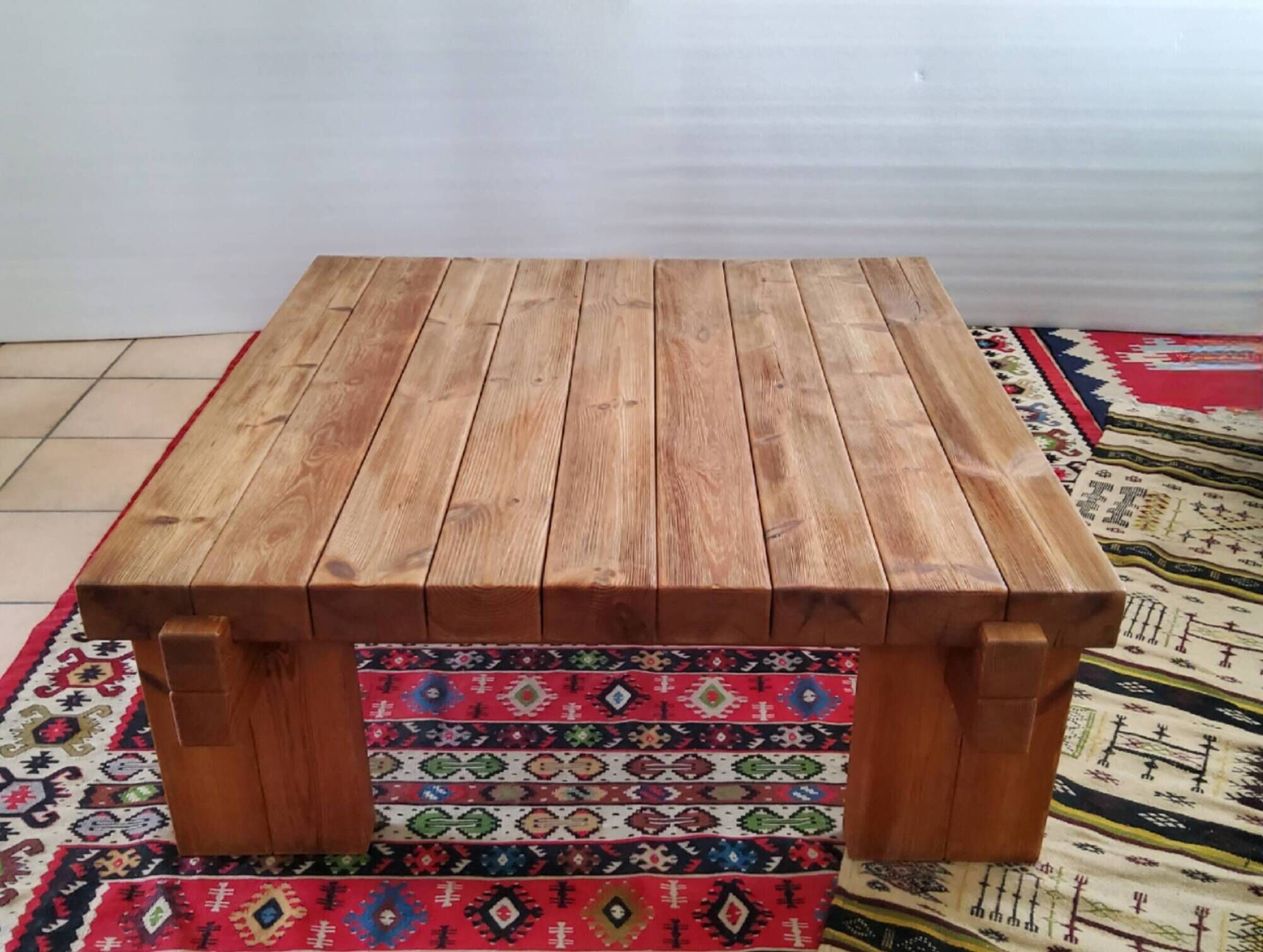 Scandinave table basse brutaliste en pin massif -  1960–1970