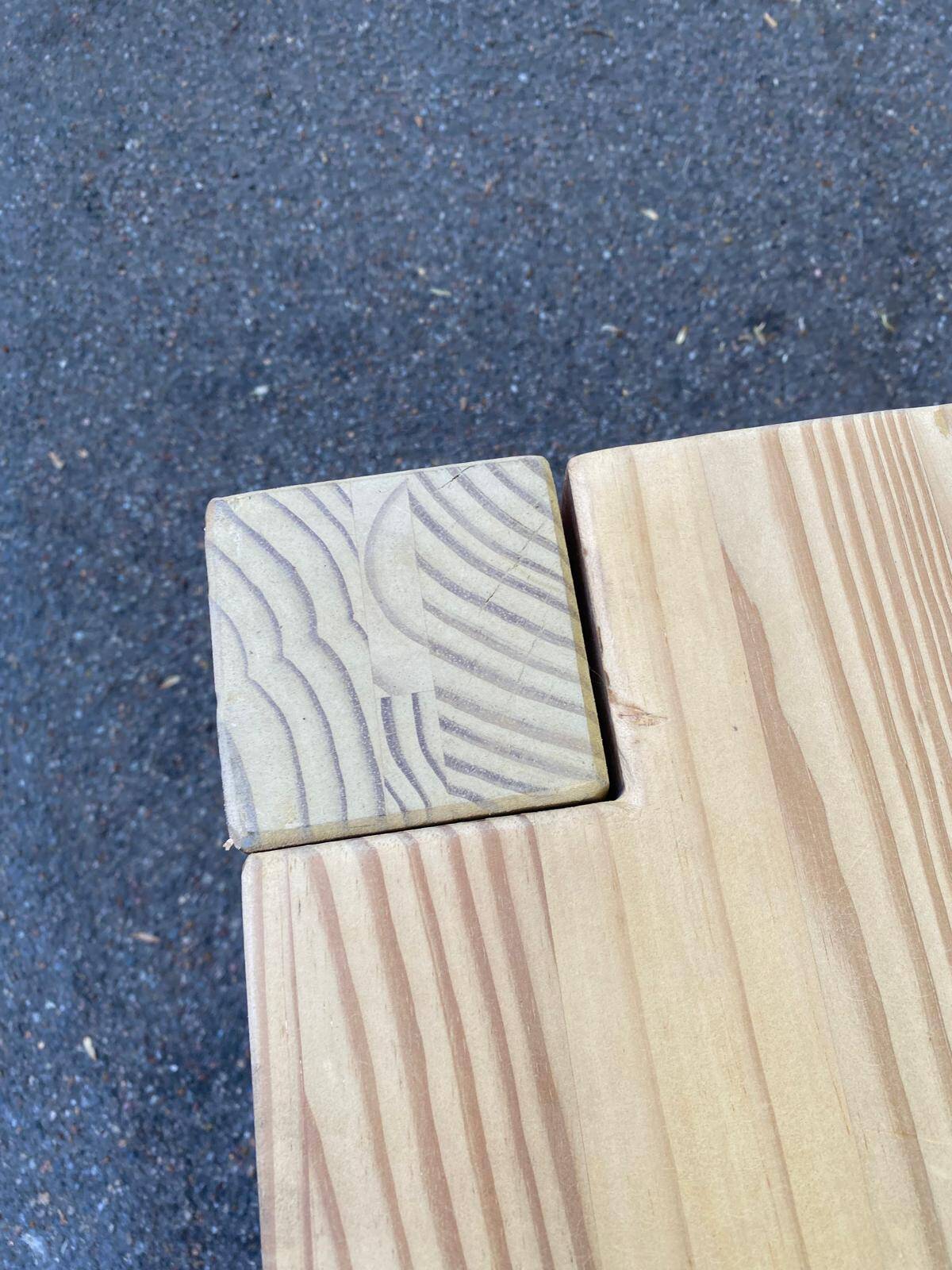 Table à manger rénovée en pin massif style scandinave brutaliste des années