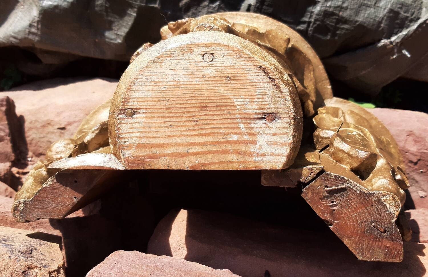 Gilded carved wooden capital, 18th century.