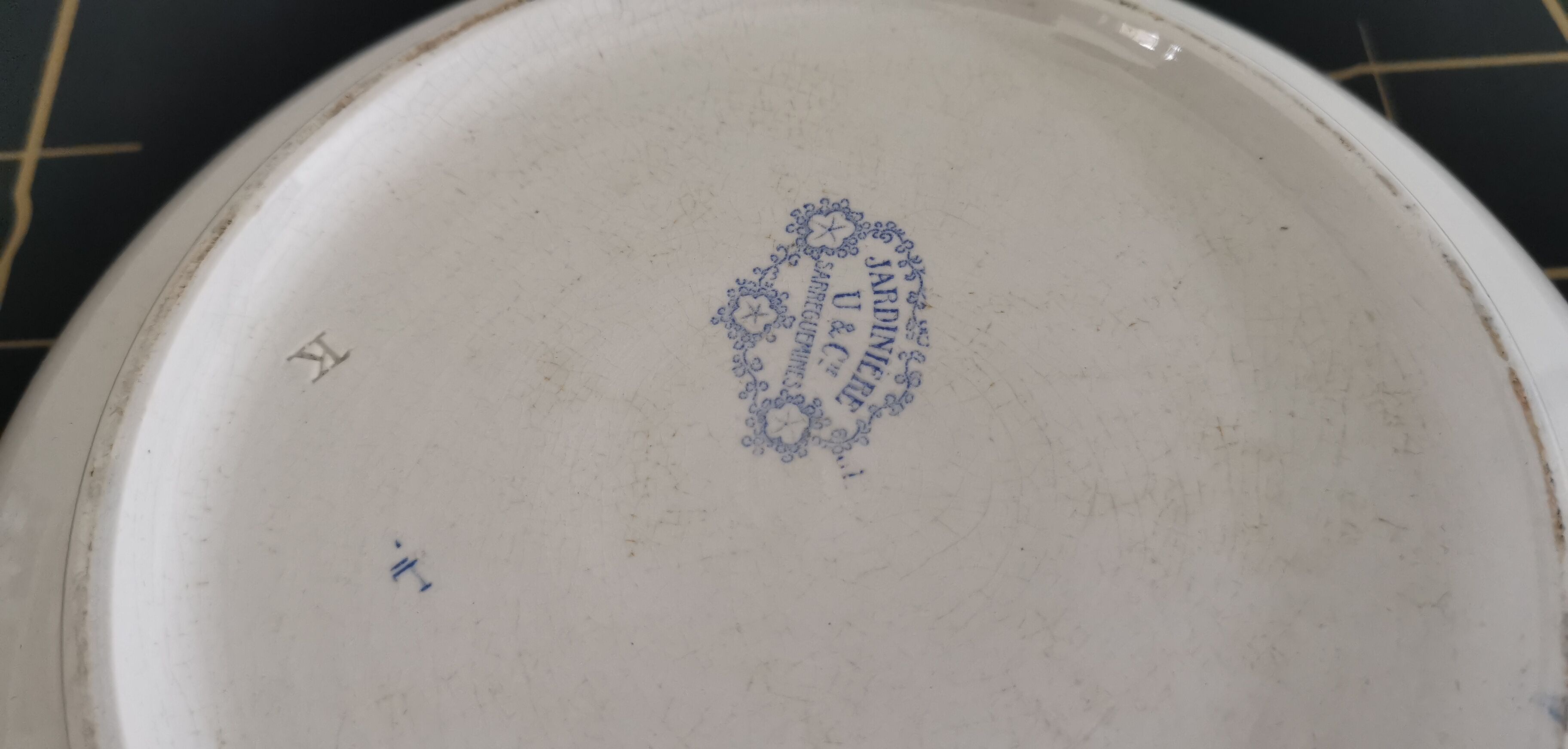 Salad bowl in iron earth Sarreguemines U & C model "Planter"