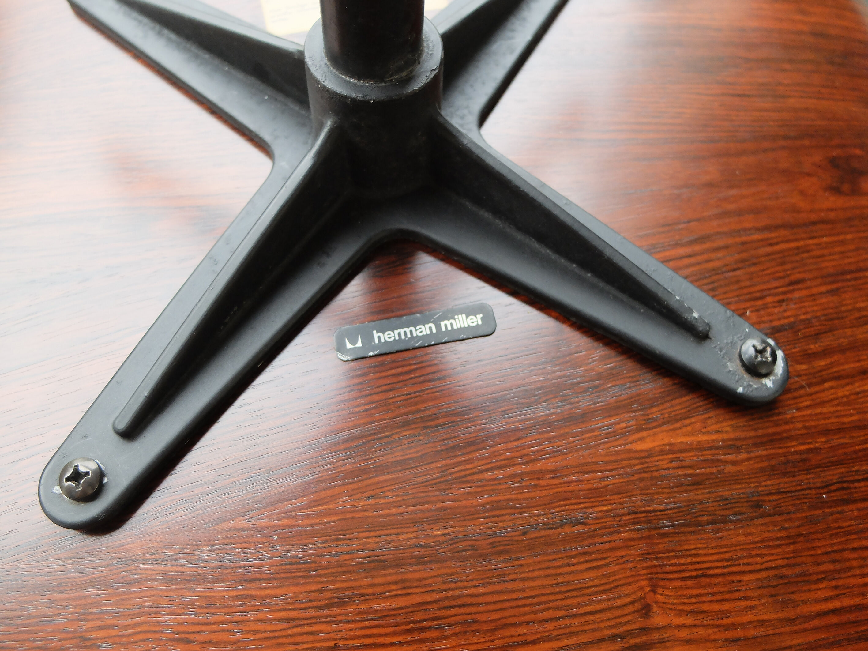 Lounge Chair & ottoman by Charles & Ray Eames edition Herman Miller