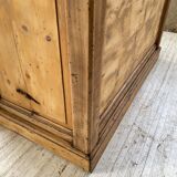 Trading counter central island pine