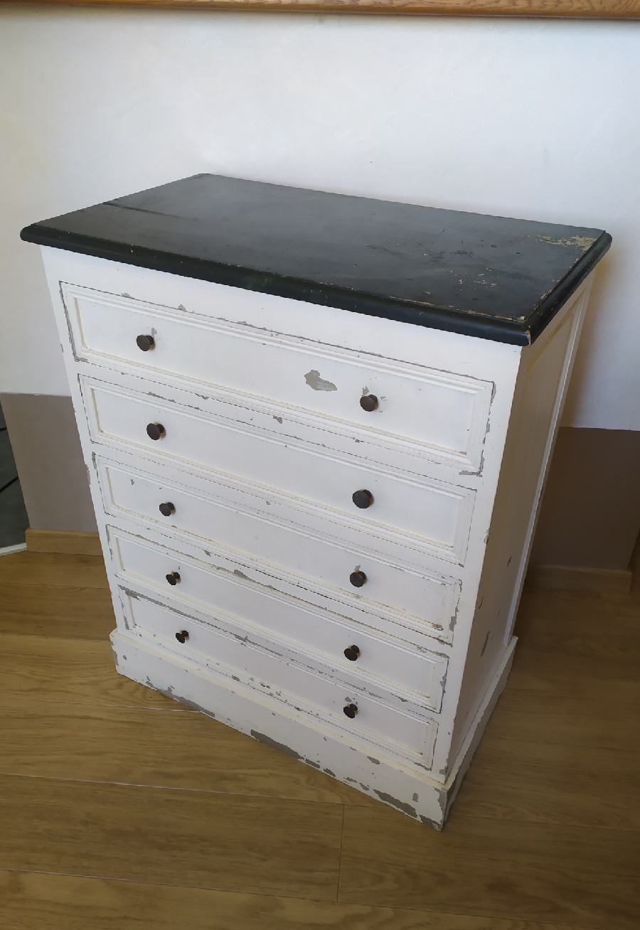 Chest of drawers