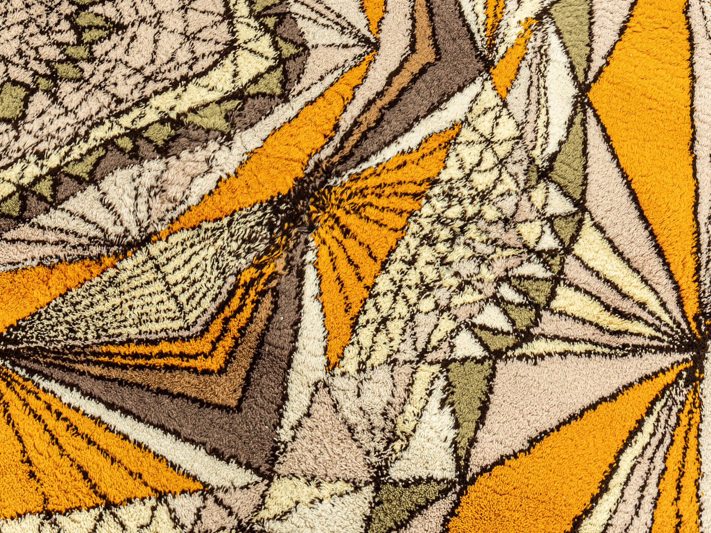 1970s carpet  340x252cm