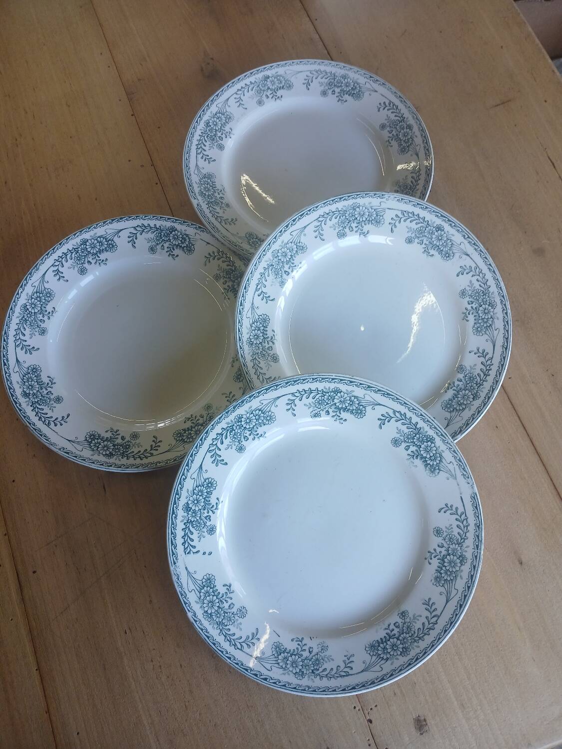 4 old flat plates Terre de fer