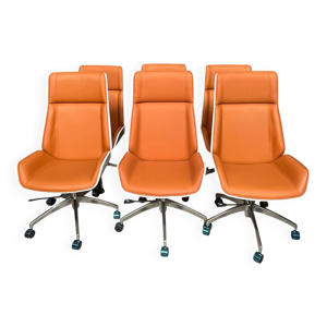 ensemble de chaises design.