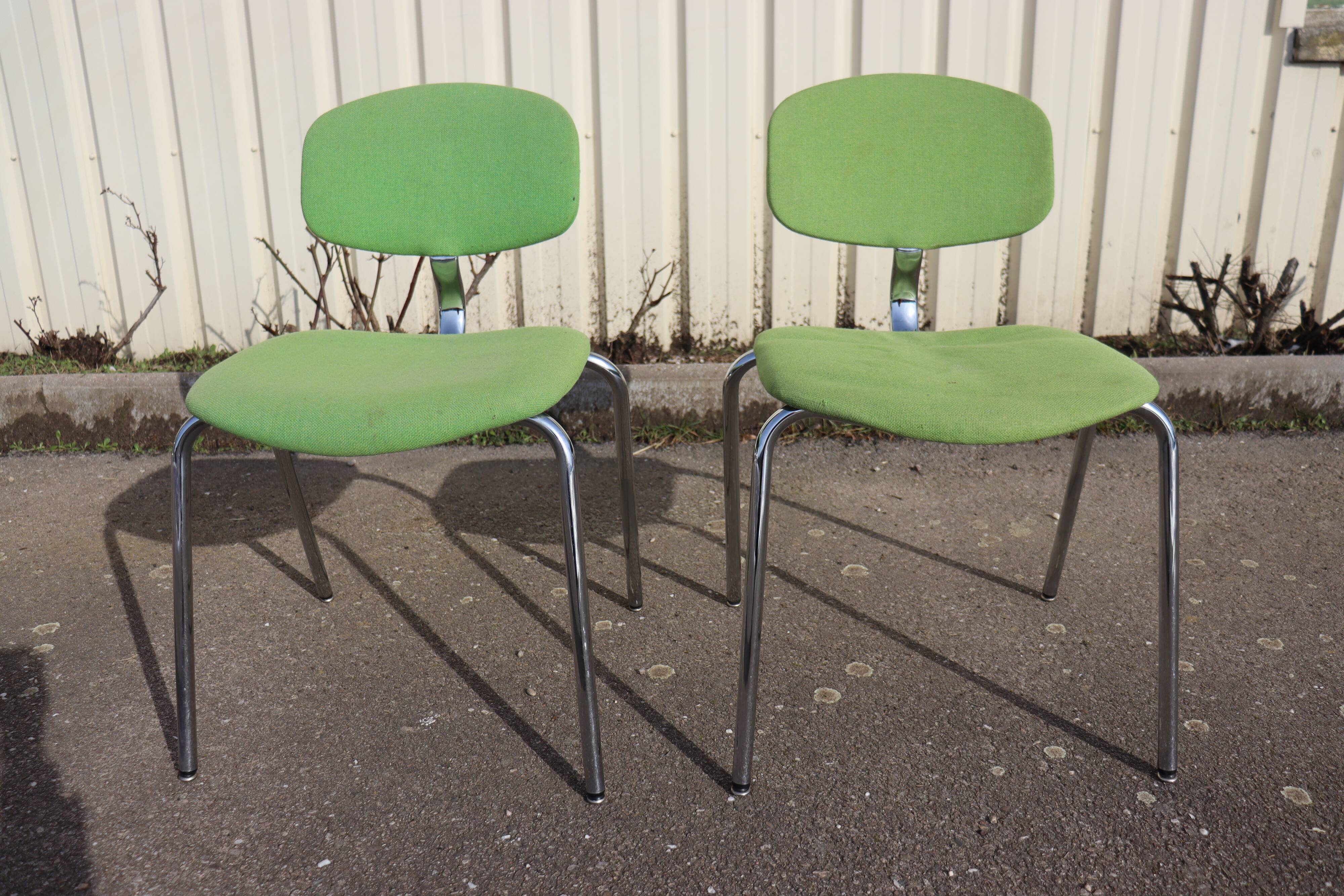 Set of 4 1970s Strafor-steelcase chairs