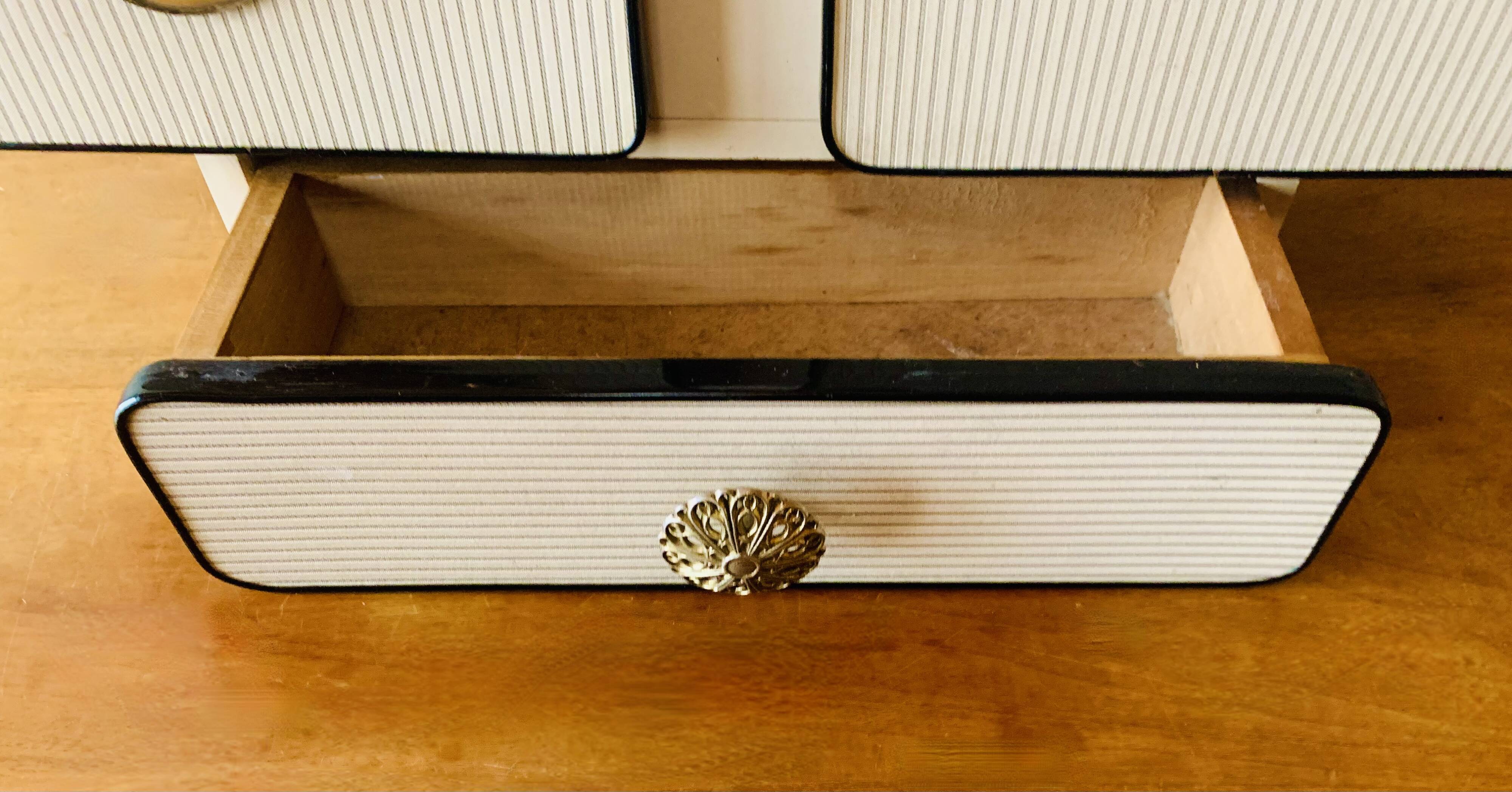 Vintage medicine cabinet - 1950s.