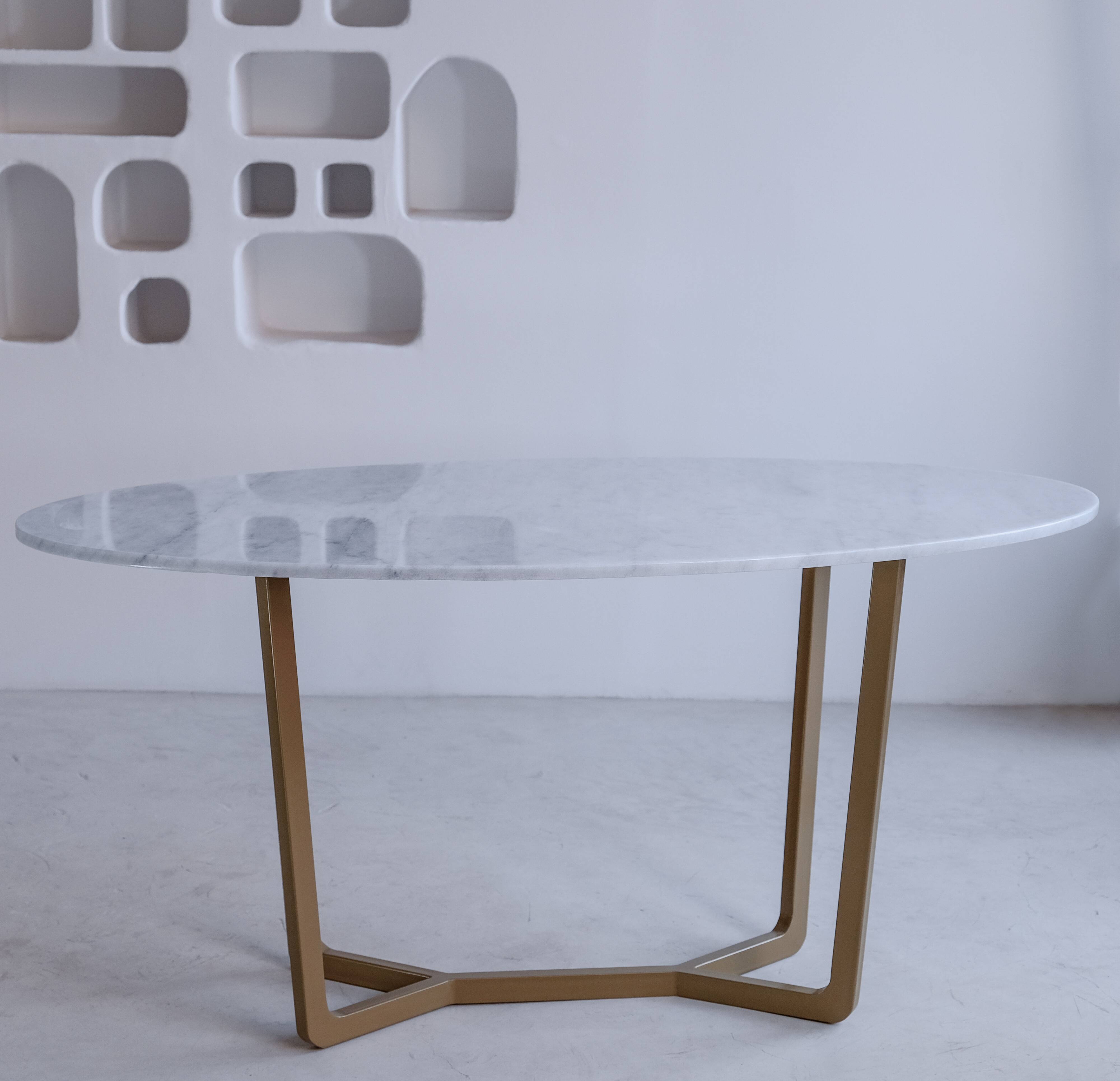 Oval dining table in white Ibiza marble