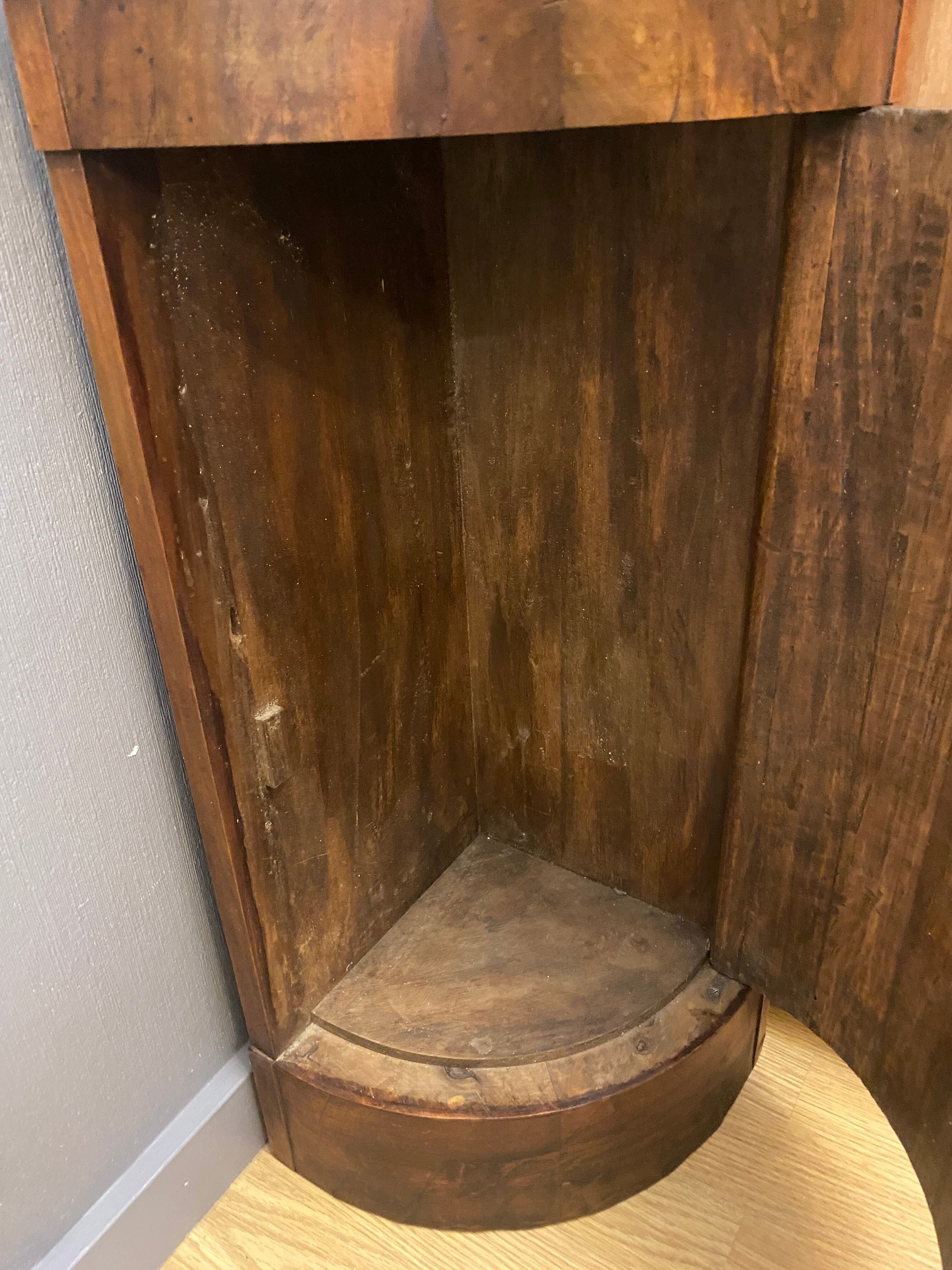 Corner furniture /notch