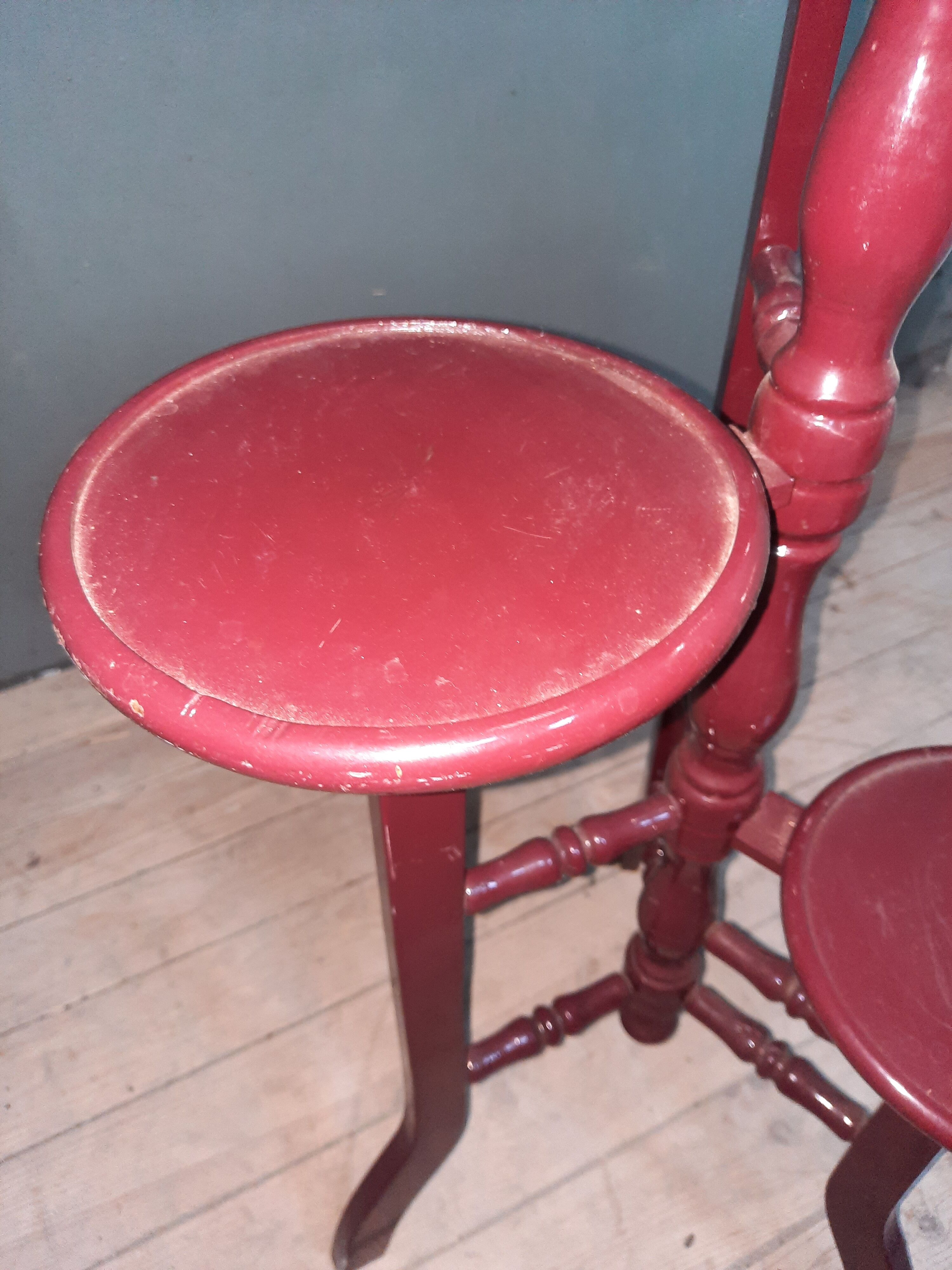 Pot door in red lacquered wood