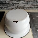 1900 white enamelled pot