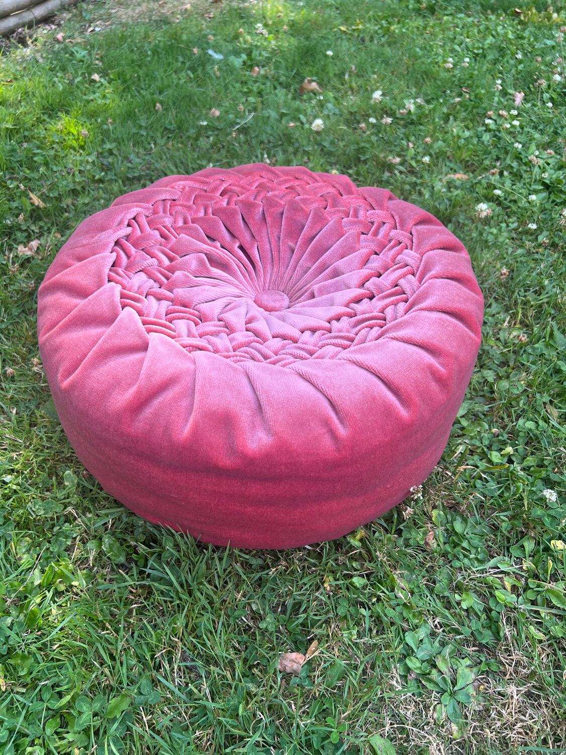 Vintage velvet pouf