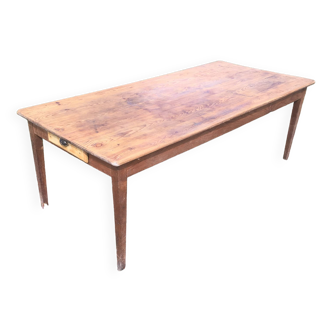 English country house kitchen farmhouse table in solid pine of the nineteenth century with two tiro