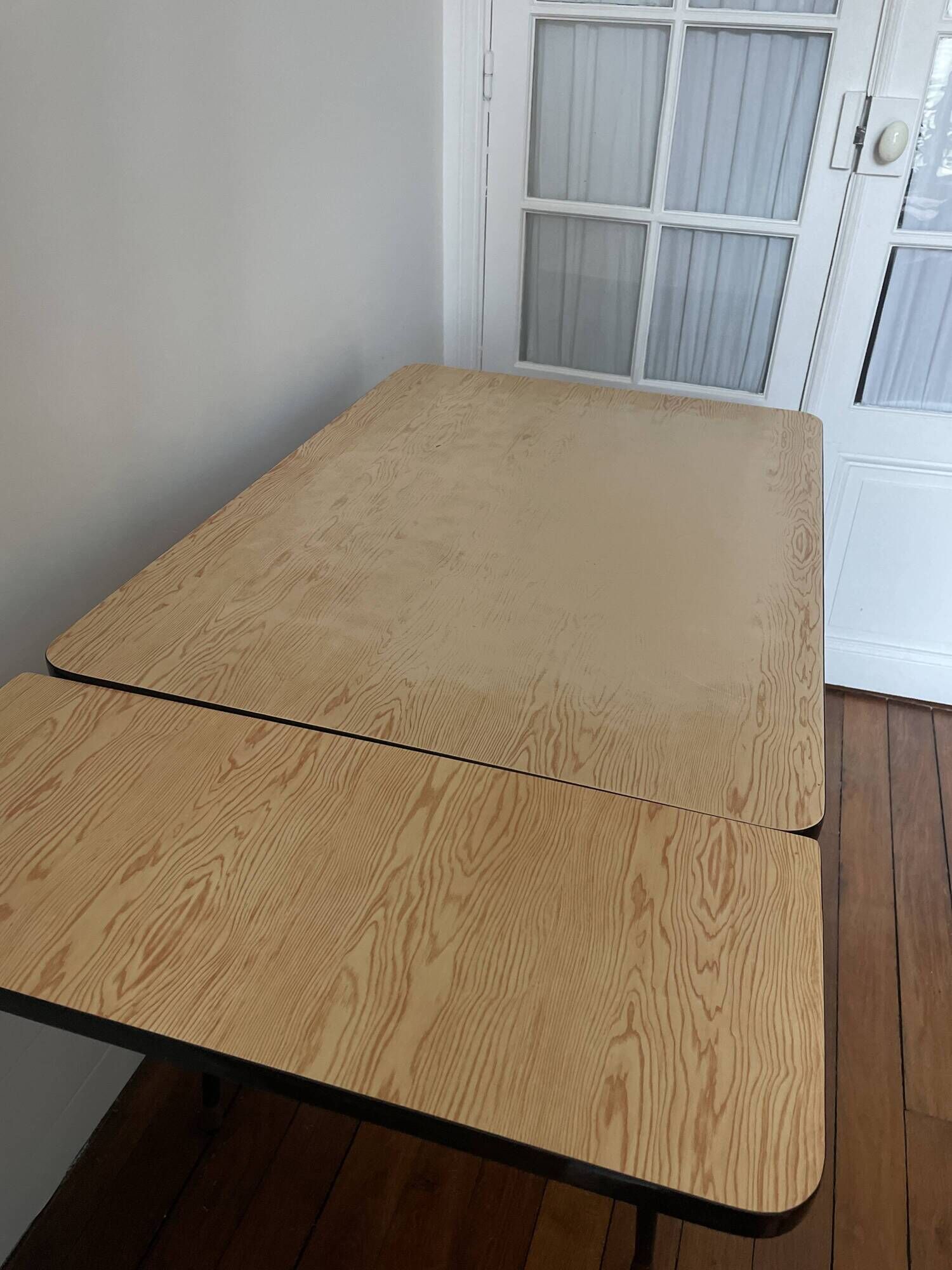 Table in Formica