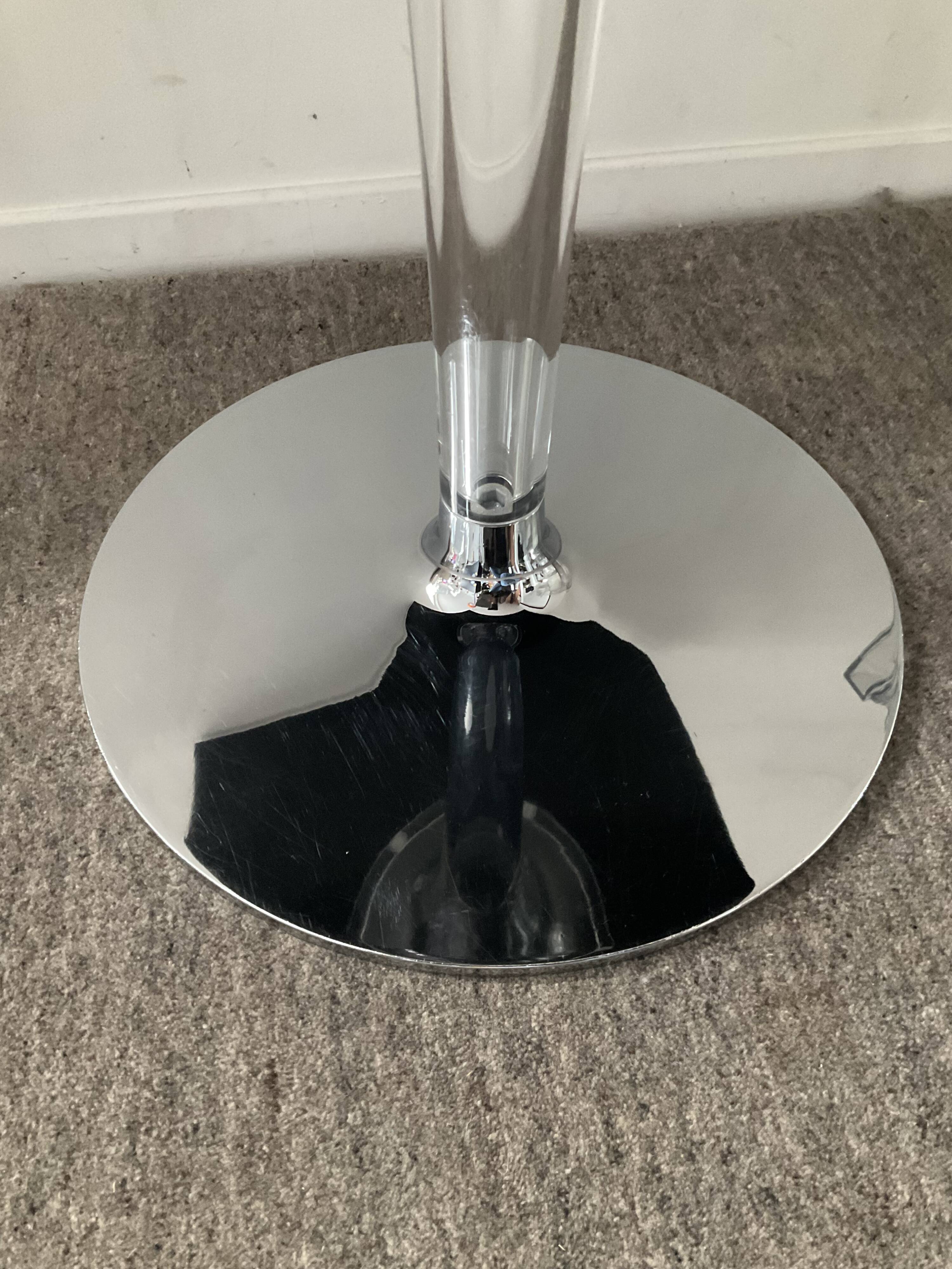 Ensemble Philippe Starck Kartell table à manger Top Top et 2 fauteuils Louis Ghost