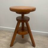 Watchmaker's stool with screw