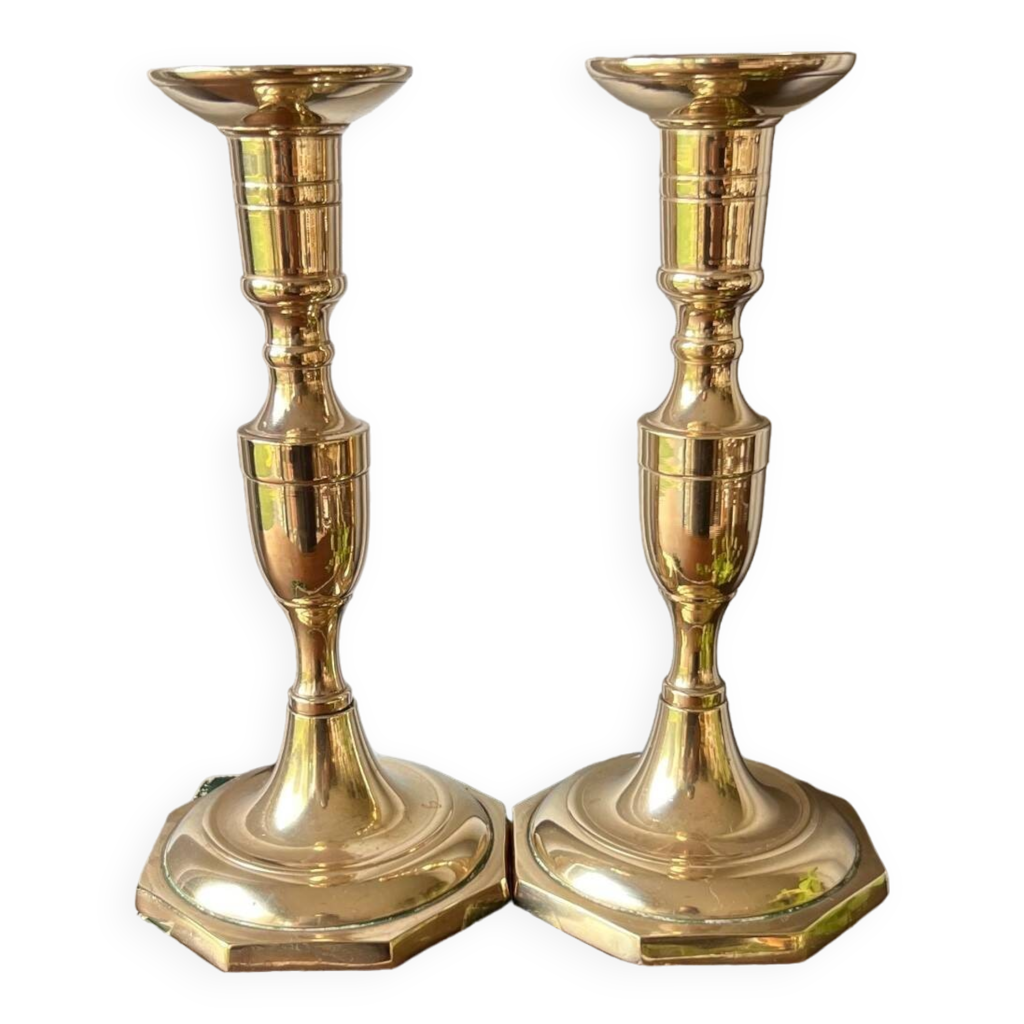 Deux Paires d'élégants Bougeoirs en bronze poli