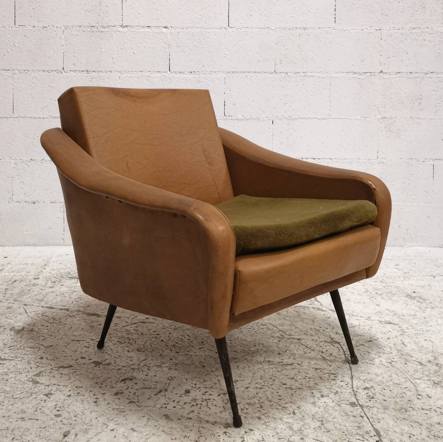 Vintage Italian design armchair from the 1960s