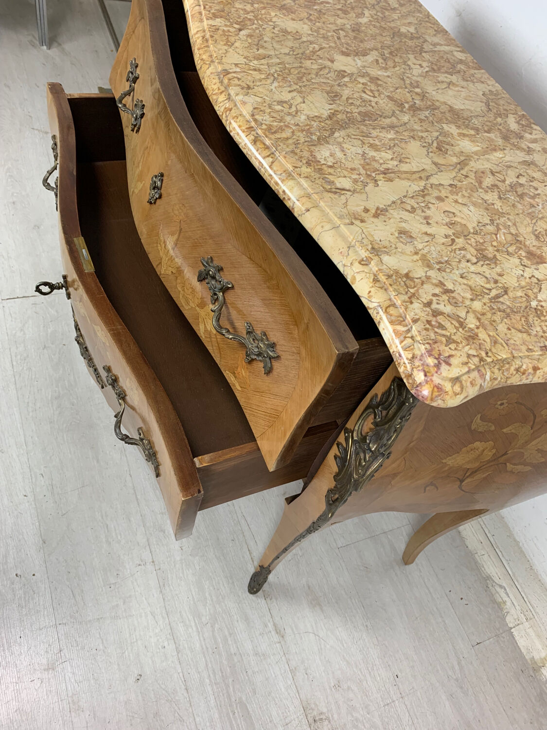 Commode de style louis XV